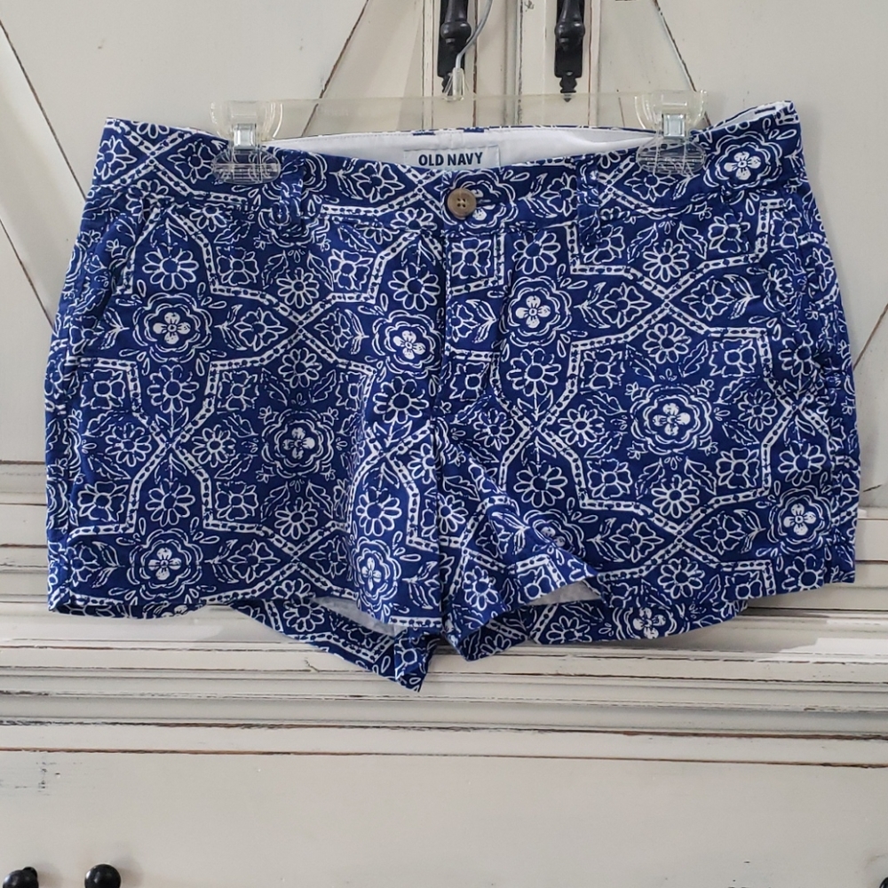 Old Navy Blue White Print Ladies Sz 8 Shorts